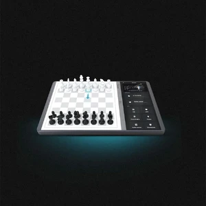 Розумна AI-шахова дошка Chessnut Evo